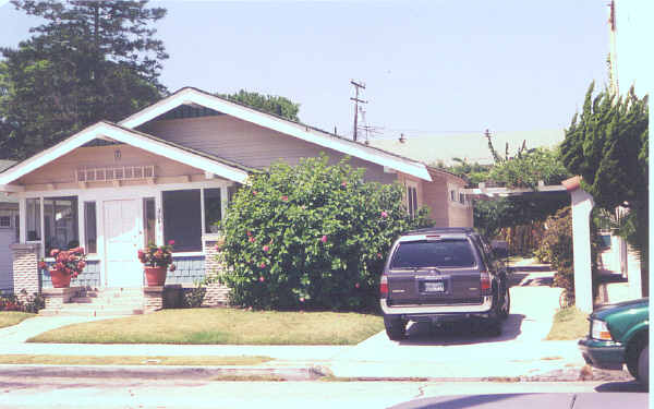 3041 E Corto Pl in Long Beach, CA - Foto de edificio