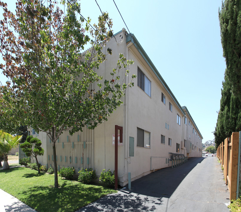 Emerald palms in El Cajon, CA - Building Photo