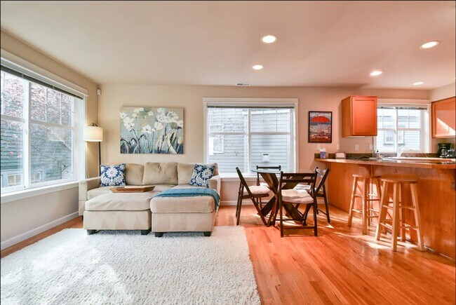 6513 24th Ave NE in Seattle, WA - Building Photo - Building Photo