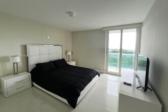 100 Bayview Dr, Unit 1026 in Sunny Isles Beach, FL - Building Photo - Building Photo