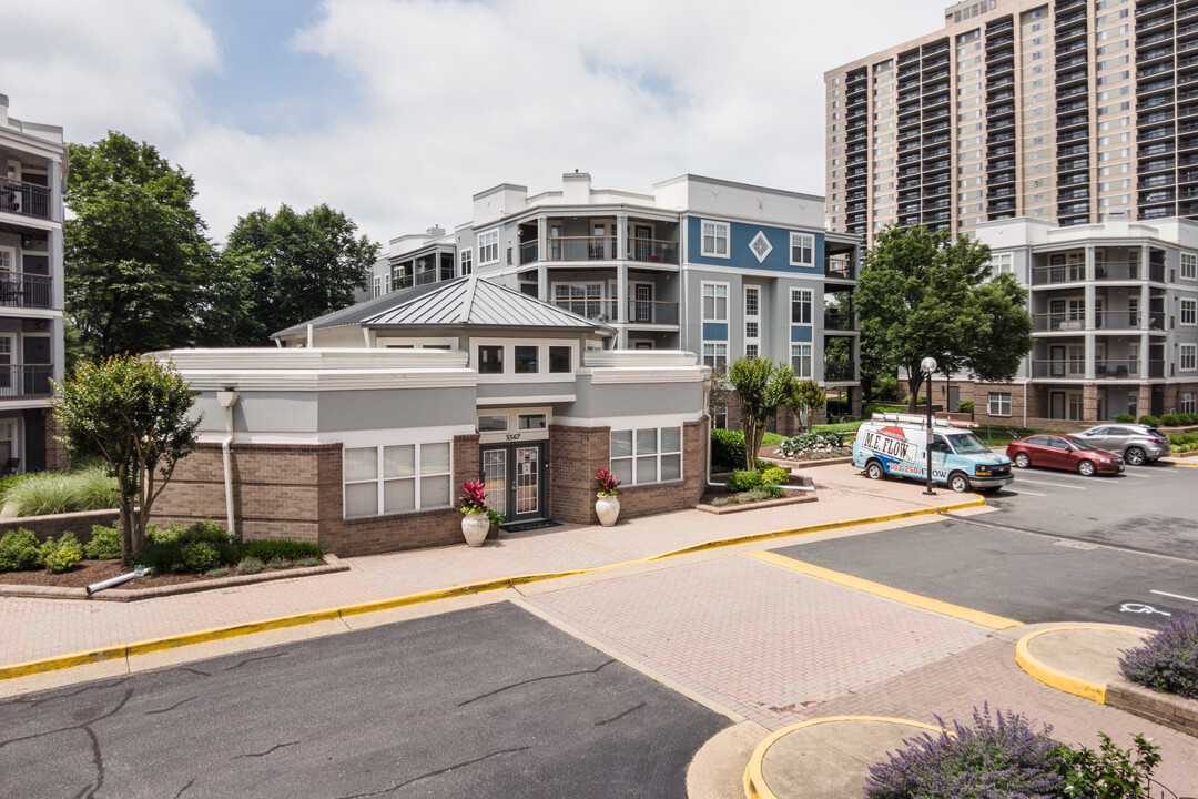 Savoy Park in Falls Church, VA - Building Photo