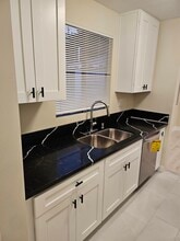 2017 W Victory Blvd in Burbank, CA - Building Photo - Building Photo