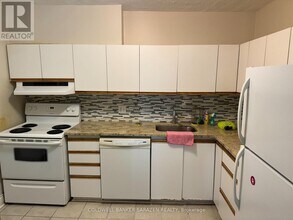 900 Dynes Rd in Ottawa, ON - Building Photo - Building Photo