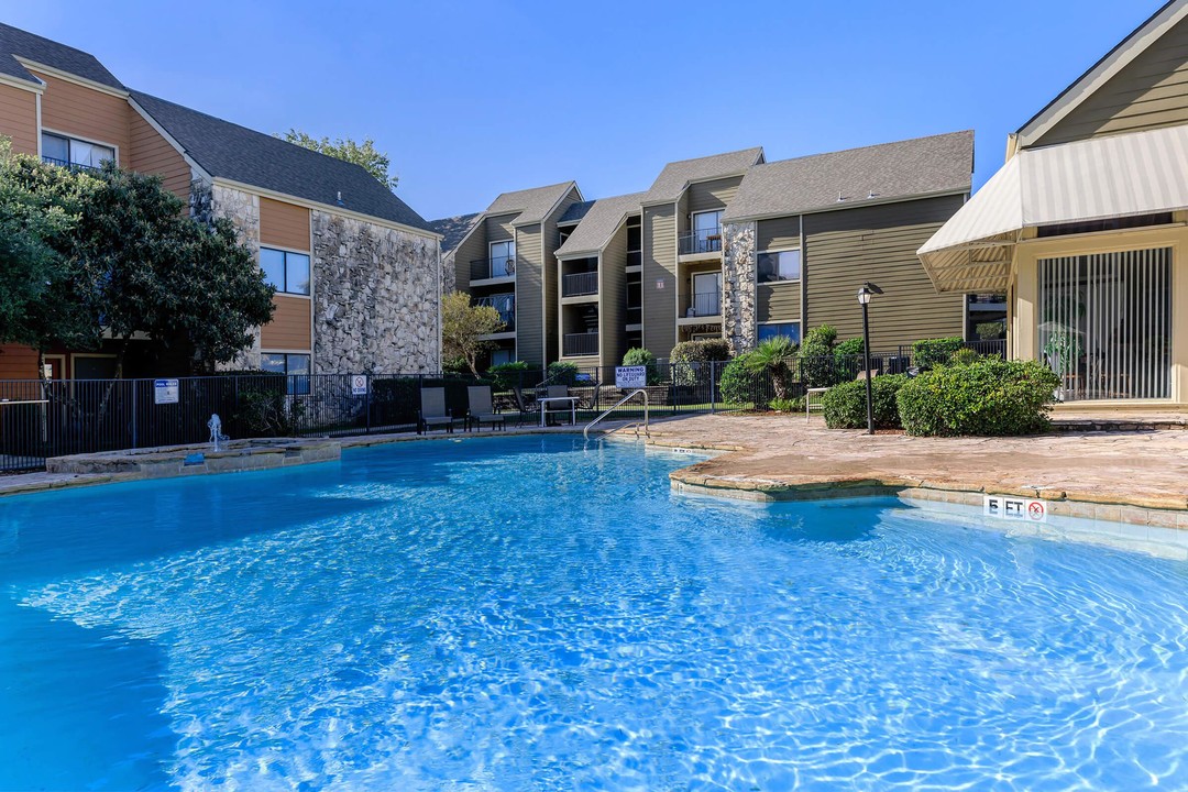 The Landing Apartments in San Antonio, TX - Building Photo