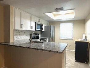 261 Cypress Ln in Oldsmar, FL - Building Photo - Building Photo