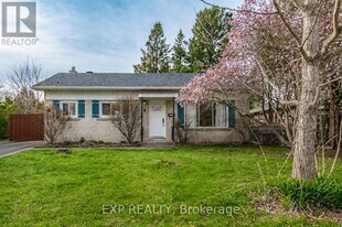 9 Kirkstall Ave in Ottawa, ON - Building Photo