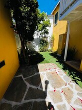 3120 Colorado Ave, Unit Unit C in Santa Monica, CA - Building Photo - Building Photo