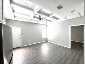 3012 W Kenwood St, Unit 2 in Edinburg, TX - Building Photo - Building Photo
