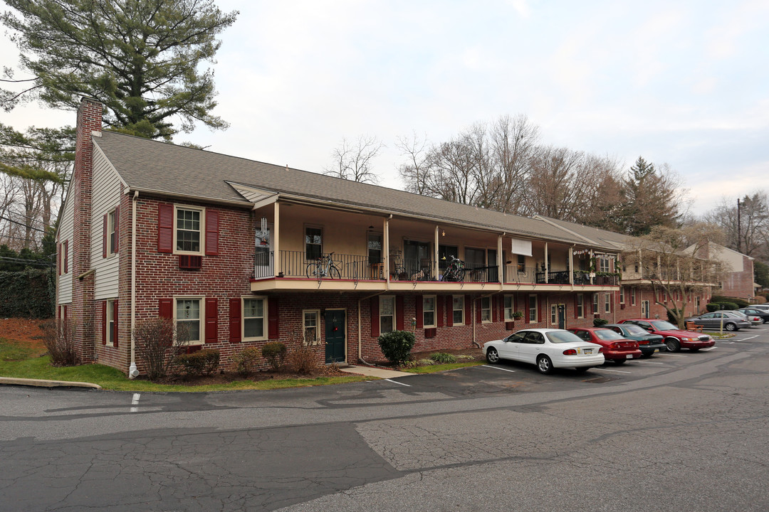 Wallingford Arms Apartments in Wallingford, PA - Building Photo