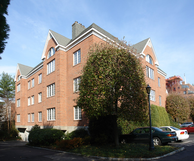 33 W Putnam Ave in Greenwich, CT - Foto de edificio - Building Photo