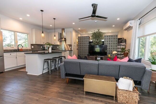 1084 Sanders Ave SE in Atlanta, GA - Building Photo - Building Photo