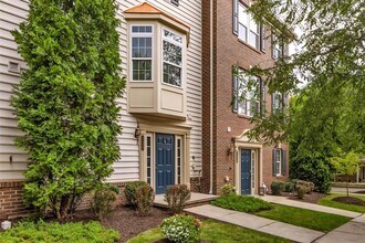 128 Lewisham Rd in Cranberry Township, PA - Building Photo - Building Photo