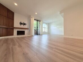 14572 Dickens St, Unit 105 in Los Angeles, CA - Building Photo - Building Photo
