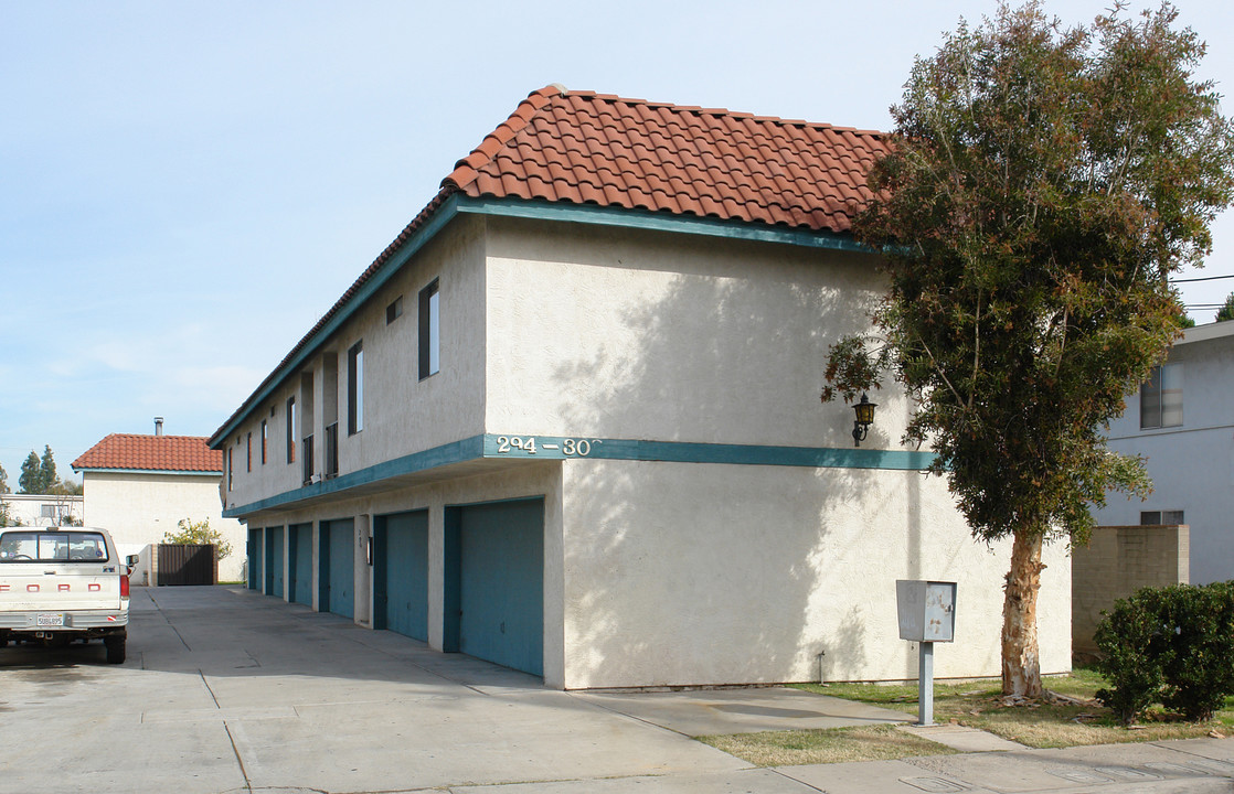 294-308 W Park Ave in El Cajon, CA - Building Photo