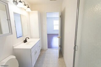 49 Cornerstone Ln in Newark, NJ - Building Photo - Building Photo