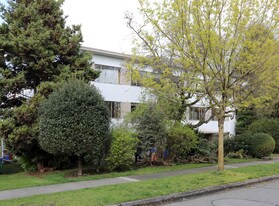 1215 W 13th Ave in Vancouver, BC - Building Photo