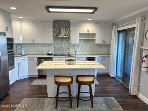 15 Hillside Ct in Highlands, NJ - Building Photo - Building Photo