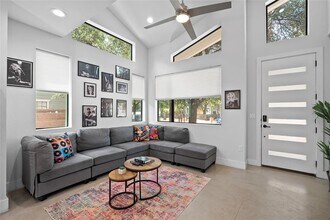 2715 E 3rd St in Austin, TX - Building Photo - Building Photo