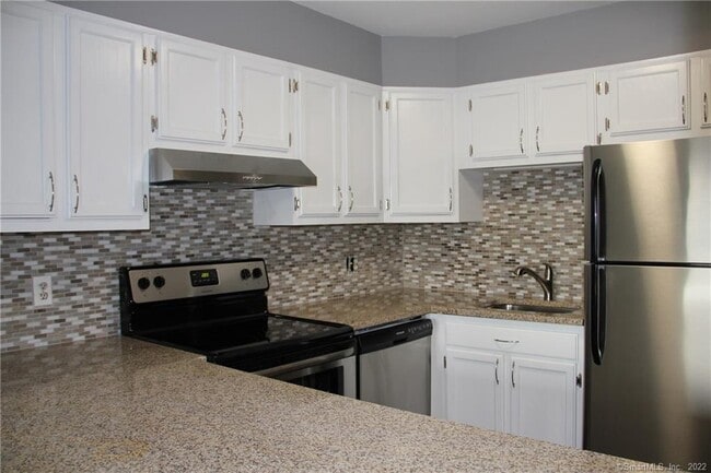 51 Schuyler Ave in Stamford, CT - Foto de edificio - Building Photo