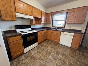 299 Park St in Oregon, WI - Foto de edificio - Building Photo