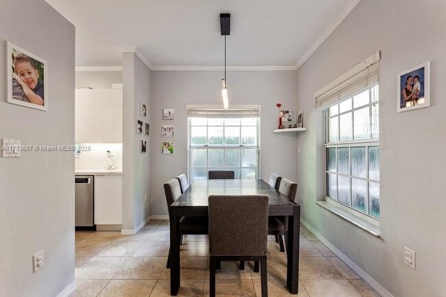 3135 Gifford Ln in Miami, FL - Building Photo - Building Photo