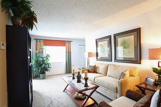 Harbour Cay in Largo, FL - Building Photo - Building Photo