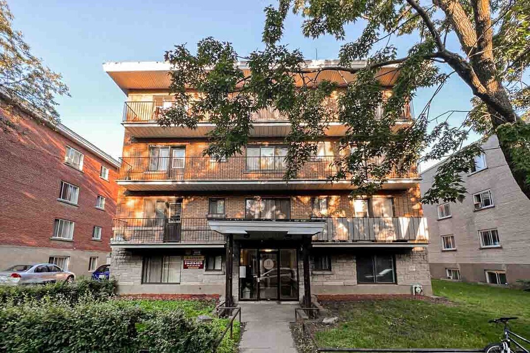 District C.D.N. Apartments in Montréal, QC - Building Photo