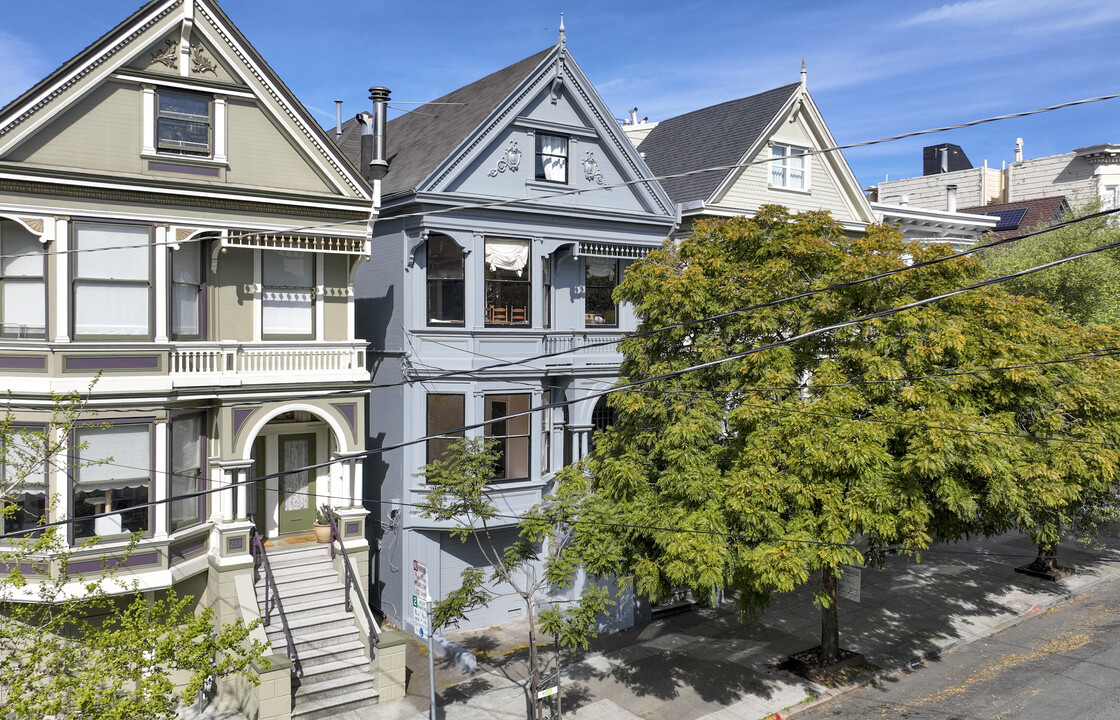 225 Cole St in San Francisco, CA - Building Photo