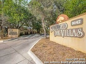 8642 Fredericksburg Rd in San Antonio, TX - Building Photo