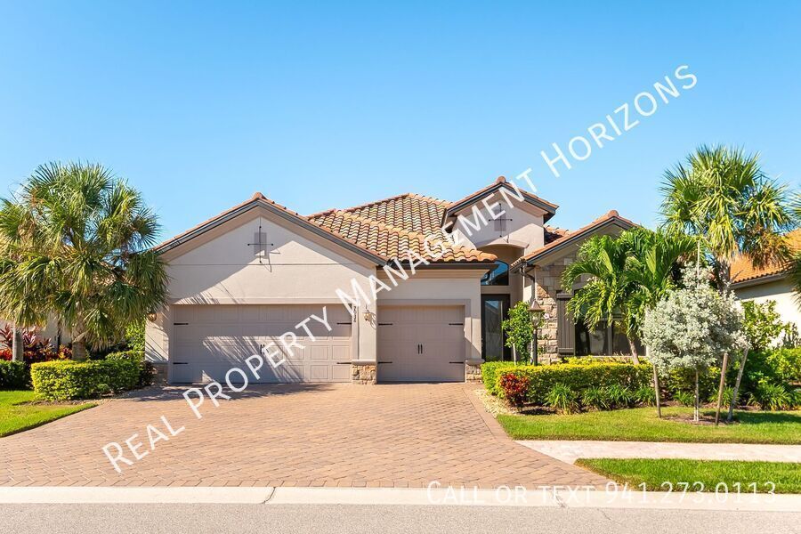 7036 Highgate Ln in Bradenton, FL - Building Photo