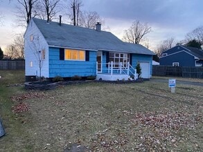 5 Appletree Dr in Saugerties, NY - Building Photo - Building Photo