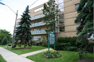 Riverview Plaza in Toronto, ON - Building Photo - Building Photo