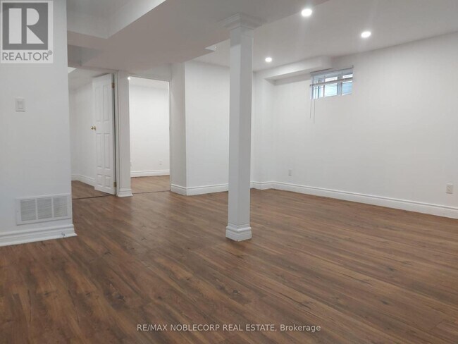 40 Gray Crescent in Richmond Hill, ON - Building Photo - Building Photo