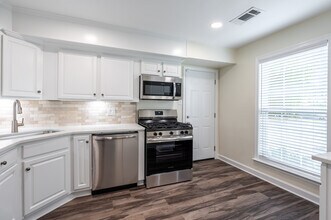 4112 Galesbury Ln in Chantilly, VA - Building Photo - Building Photo