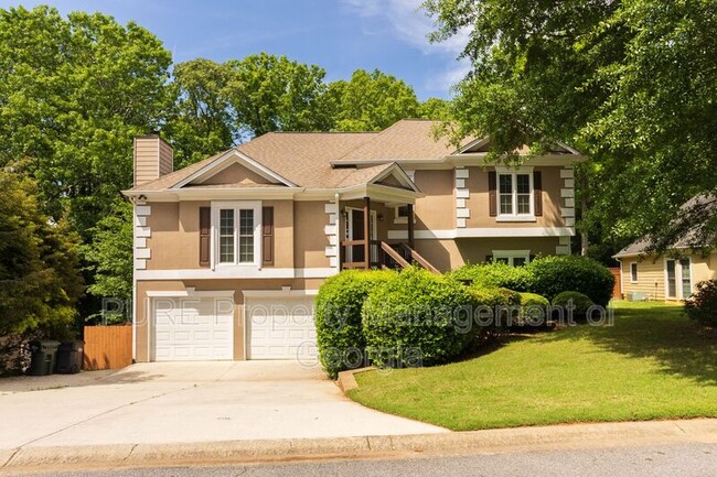 property at 2443 Doubletree Dr NW