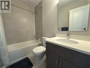 720 Grey St in Brantford, ON - Building Photo - Building Photo