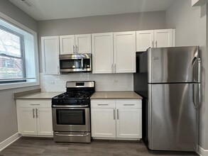 2053 W Iowa St in Chicago, IL - Building Photo - Building Photo