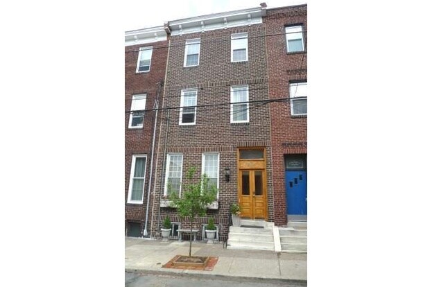 819 N 26th St in Philadelphia, PA - Building Photo