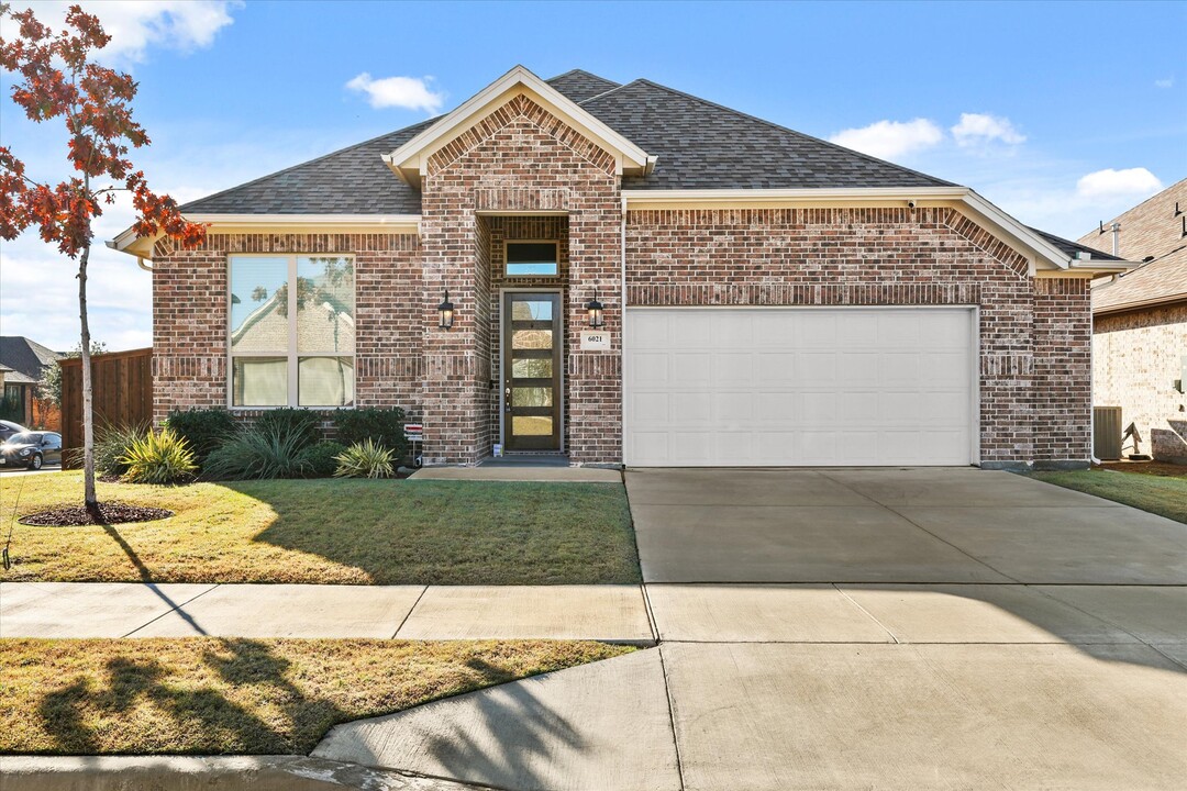 6021 Dunnlevy Dr in Fort Worth, TX - Building Photo