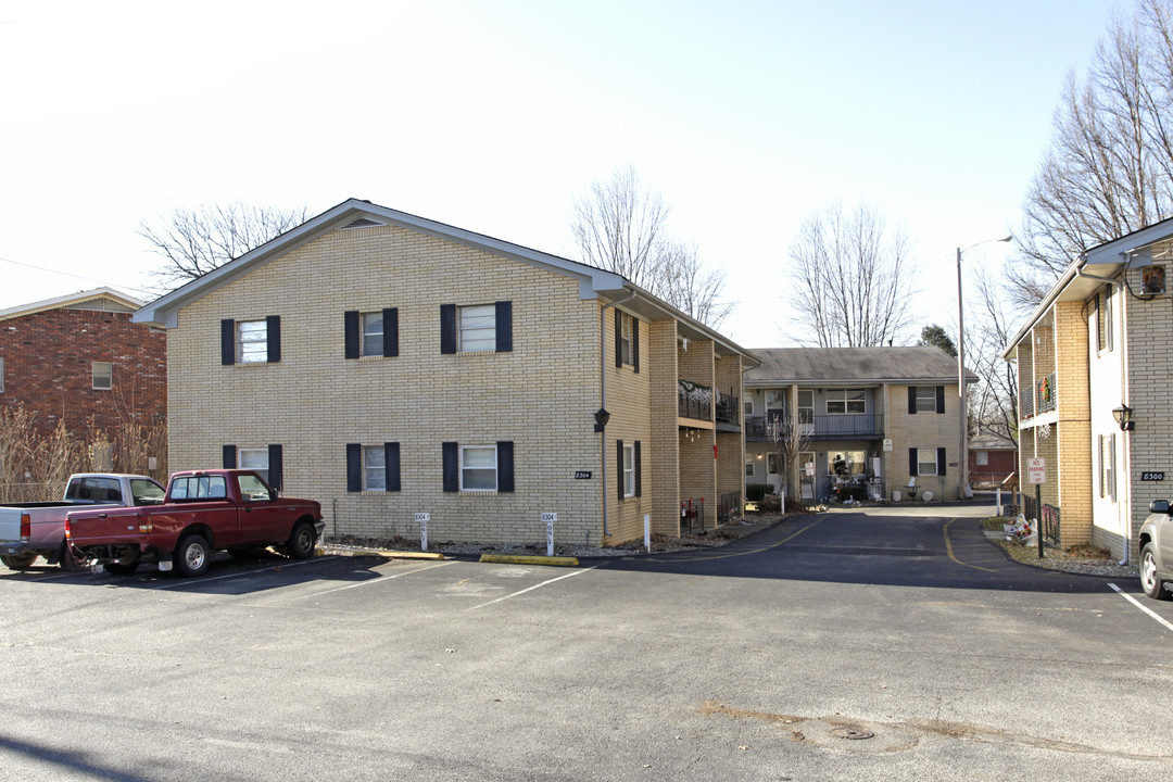 8300-8304 Prestonview Ln in Louisville, KY - Building Photo