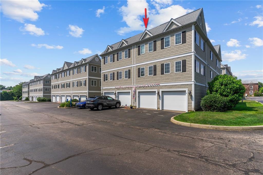 683 Metacom Ave in Bristol, RI - Building Photo