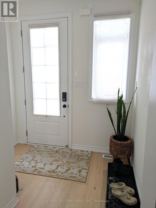 22 Hennessey Cres in Kawartha Lakes, ON - Building Photo - Building Photo