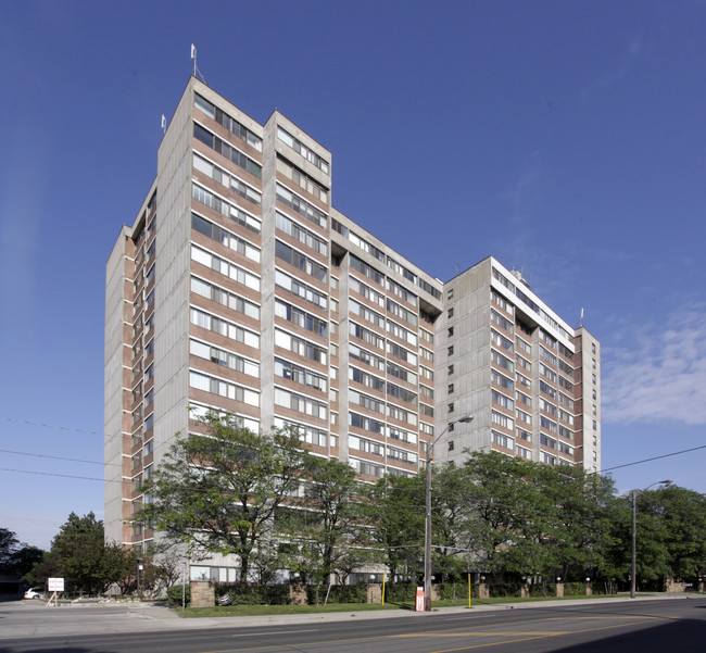 3000 Bathurst St in Toronto, ON - Building Photo - Building Photo