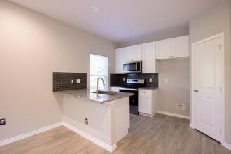 15629 Holly Dr in Montgomery, TX - Building Photo - Building Photo