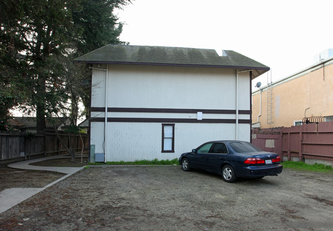 99-107 E Canal Dr in Turlock, CA - Building Photo - Building Photo