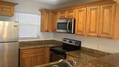 1484 Lake Crystal Dr in West Palm Beach, FL - Building Photo - Building Photo