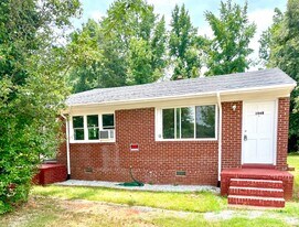 106 Lassiter Dr in High Point, NC - Building Photo