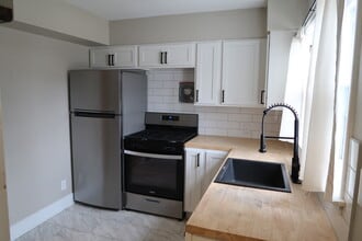 1221 Powers Ave NW in Grand Rapids, MI - Building Photo - Building Photo