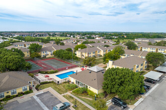 Eaglerock Village Apartments in Wichita, KS - Foto de edificio - Building Photo