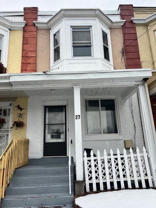 27 Wilkinson Pl in Trenton, NJ - Building Photo